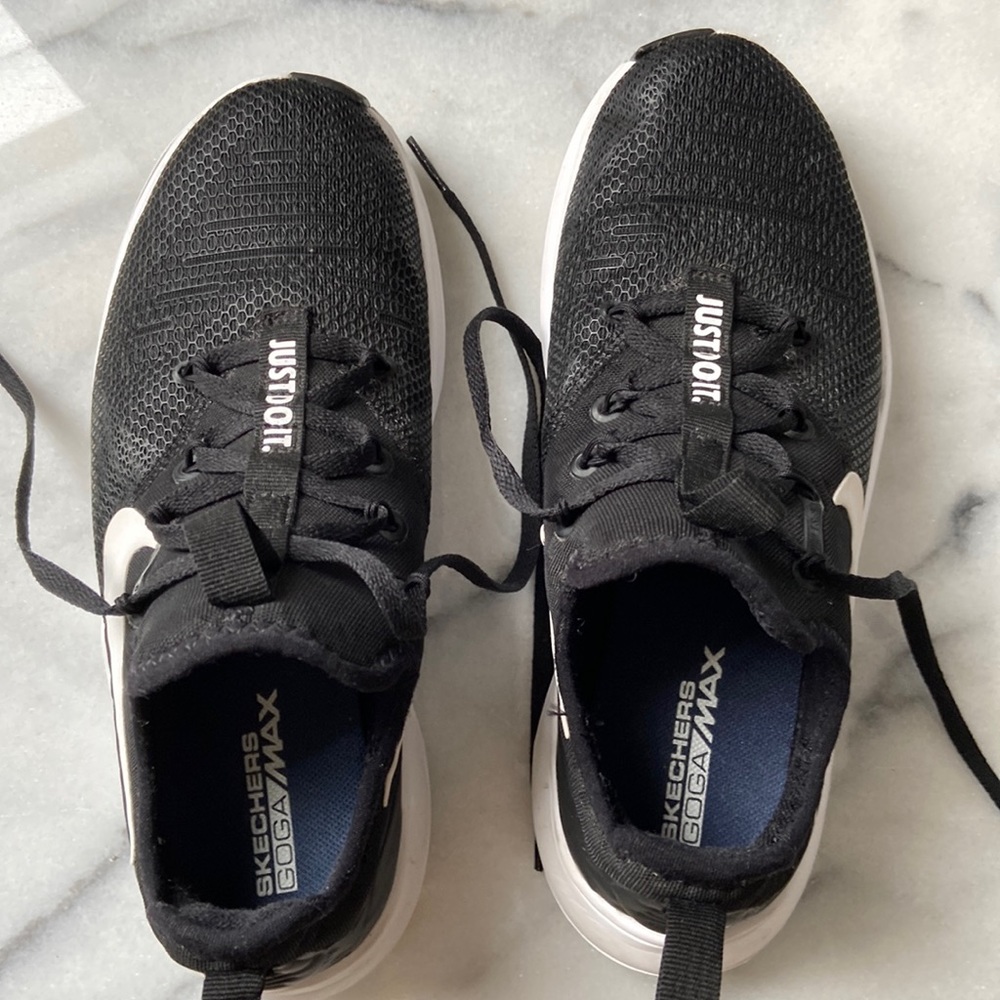Nike women’s Sneakers black